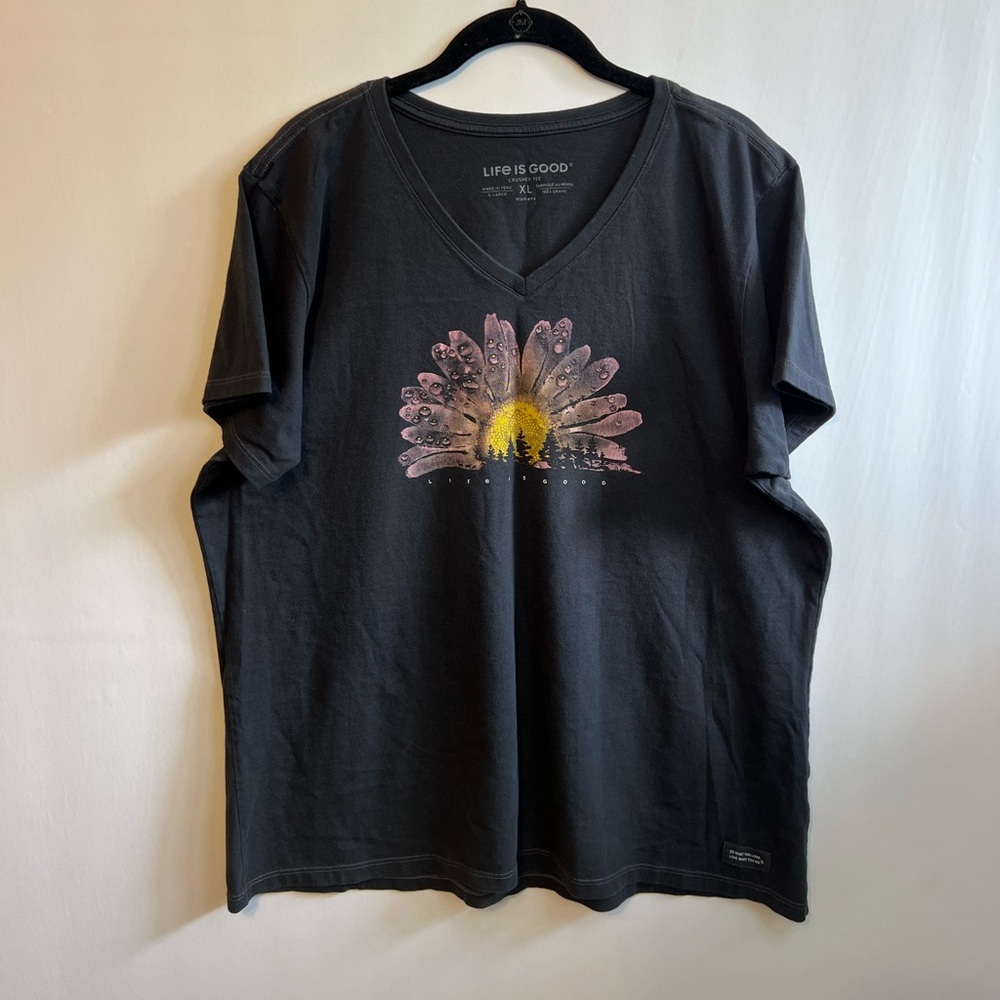 Life Is Good Black T-Shirt with flower Graphic size xl